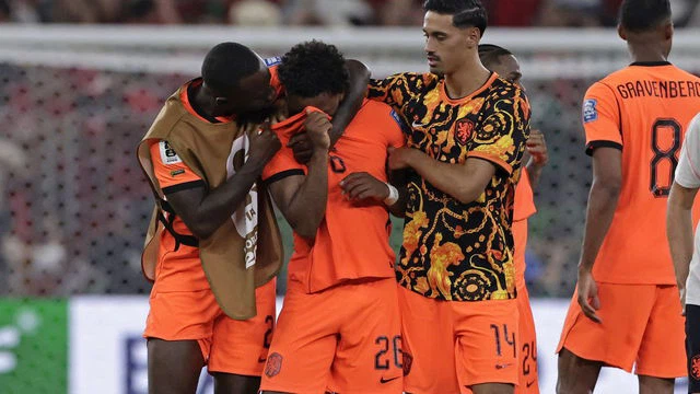 'We zijn toch geen Haïti?' Supporters halen hard uit naar Koeman na WK-exit