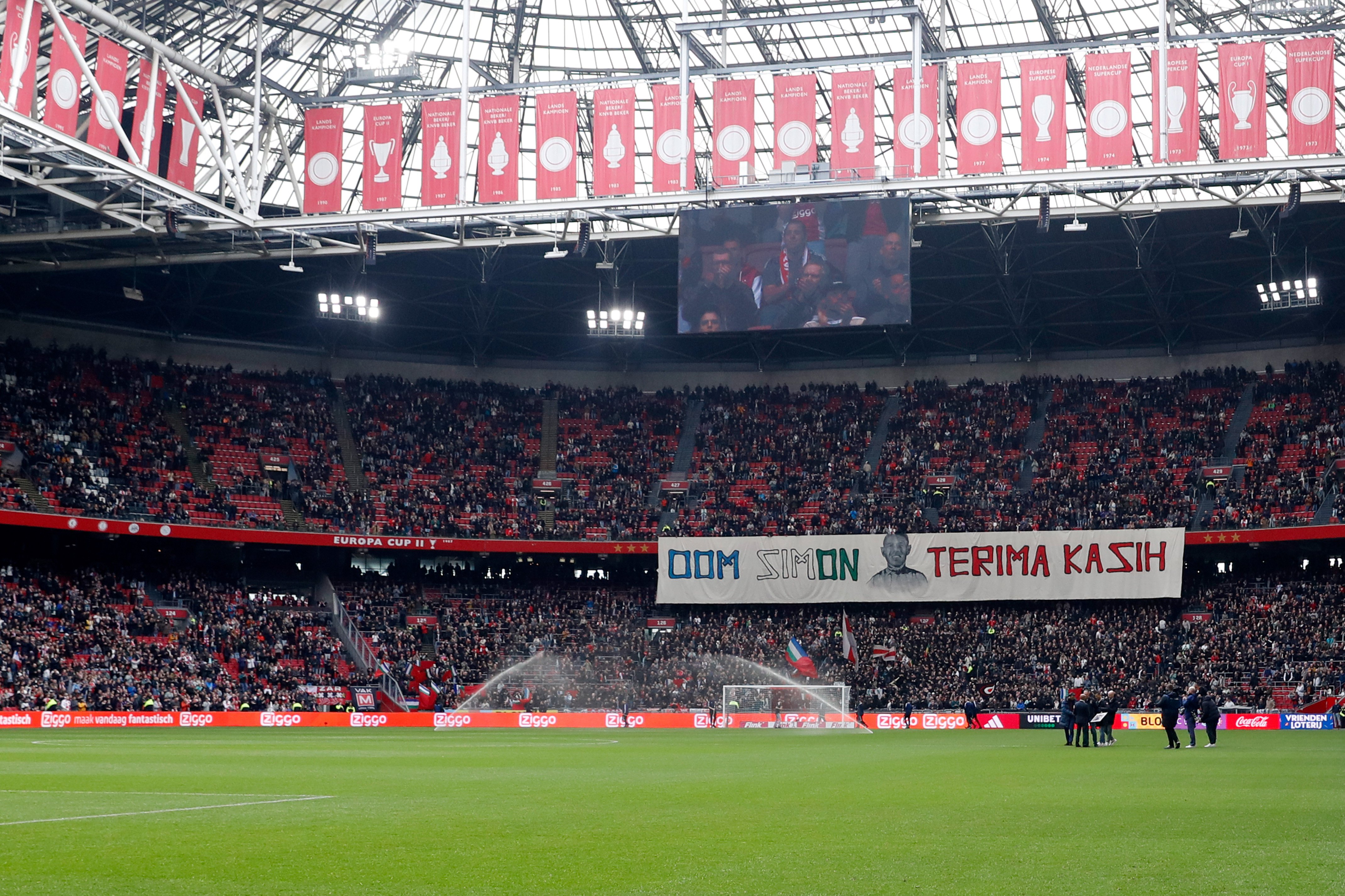 afscheid simon tahamata bij ajax. een moluks afscheid