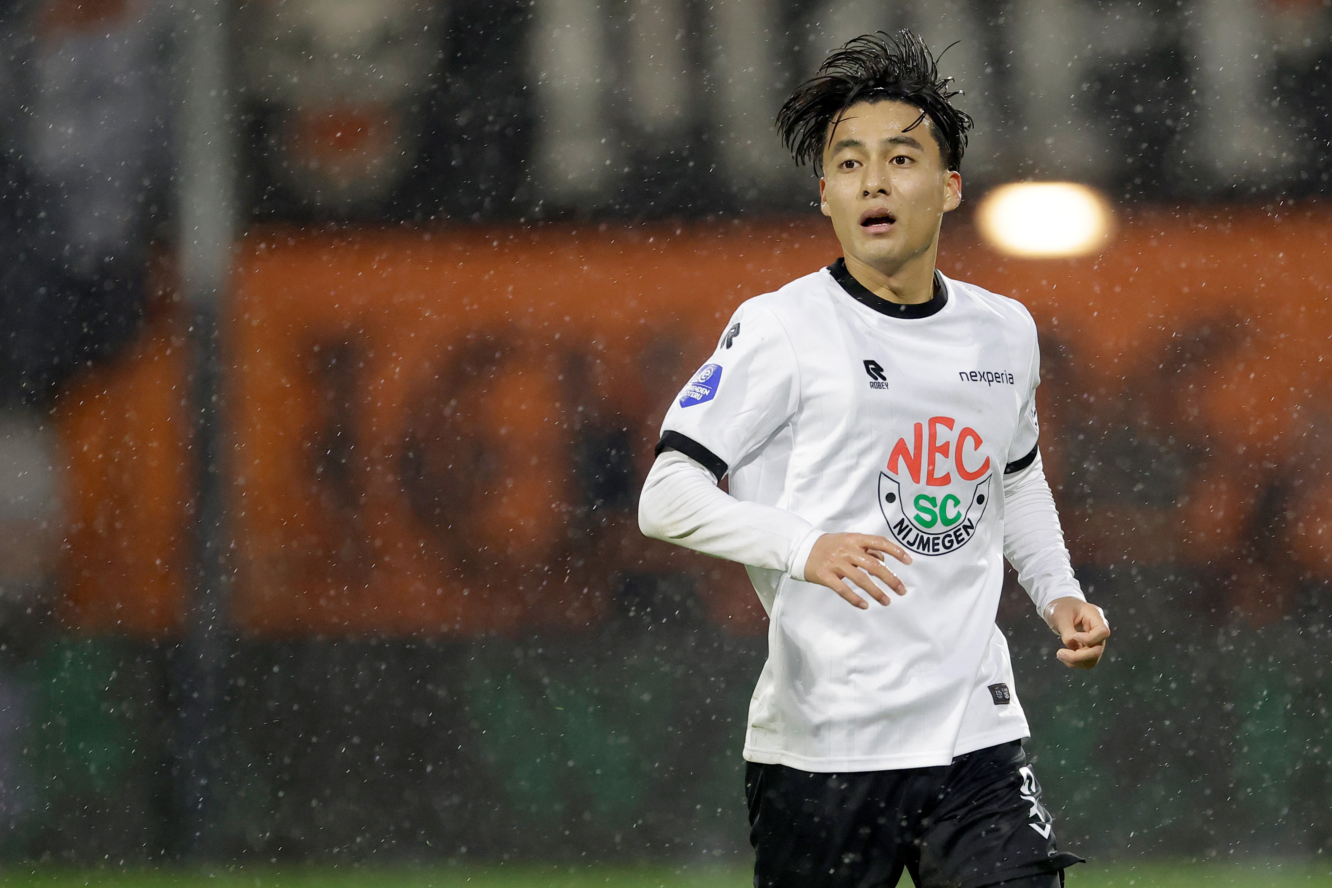 Kodai Sano maakt indruk bij NEC en staat in de belangstelling van PSV als mogelijke vervanger van Joey Veerman.