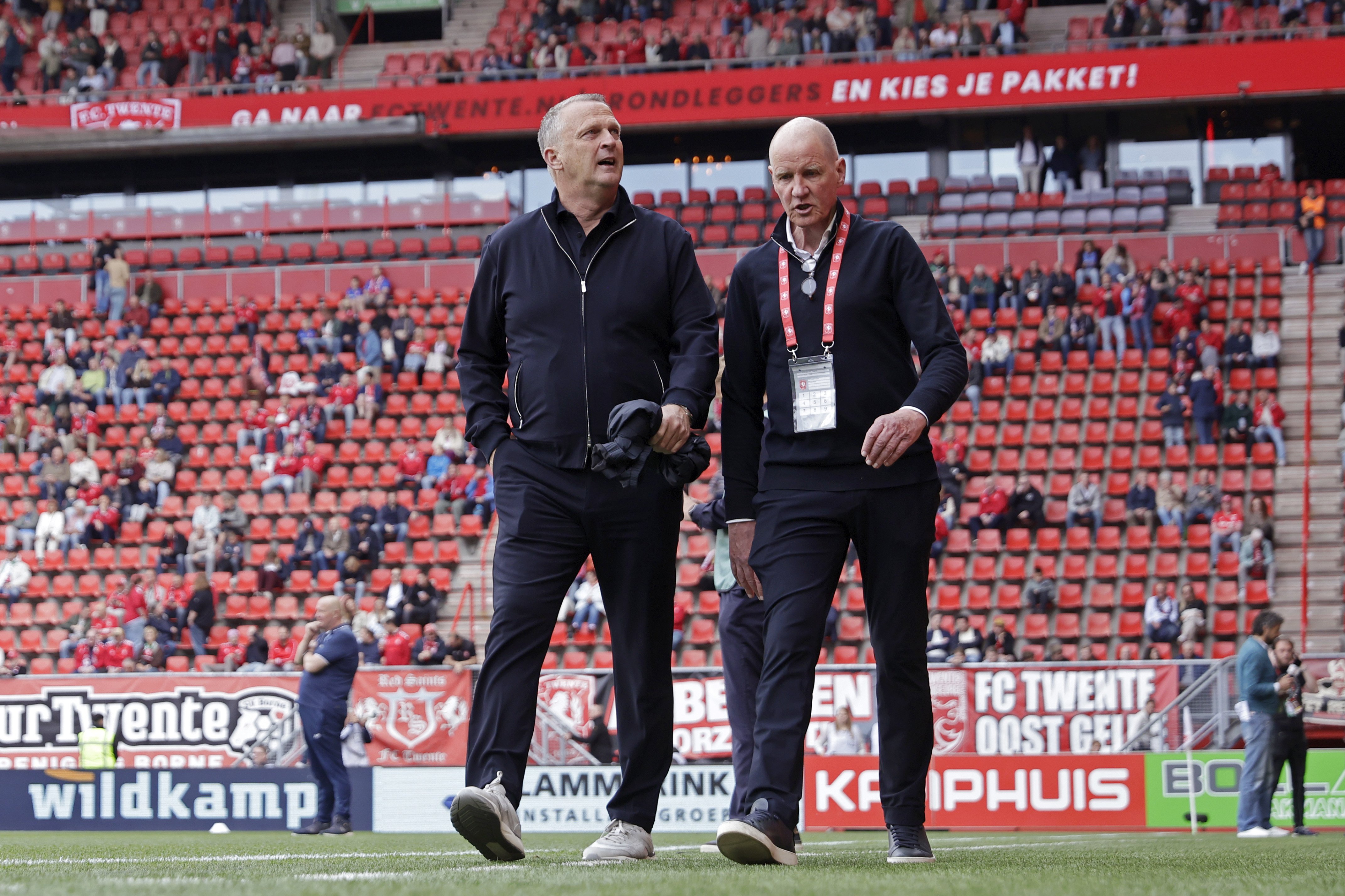John van den Brom hoopt FC Twente tegen Ferencváros aan een goede uitgangspositie voor de return in Boedapest te helpen.