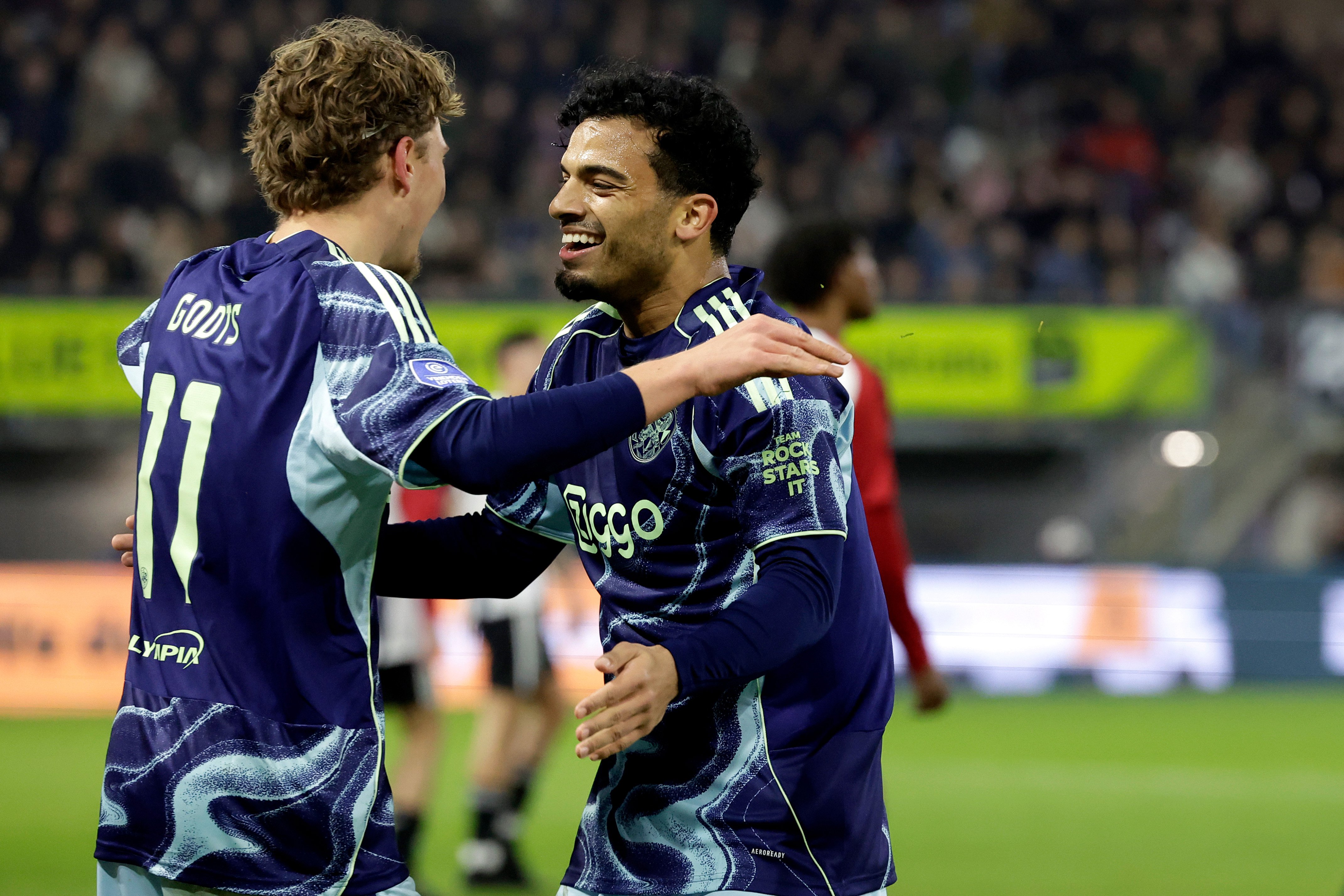 Owen Wijndal viert zijn treffer