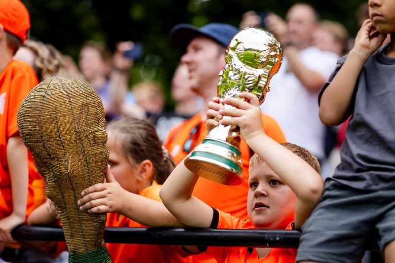 De zware Europese kant versus de open route voor de rest