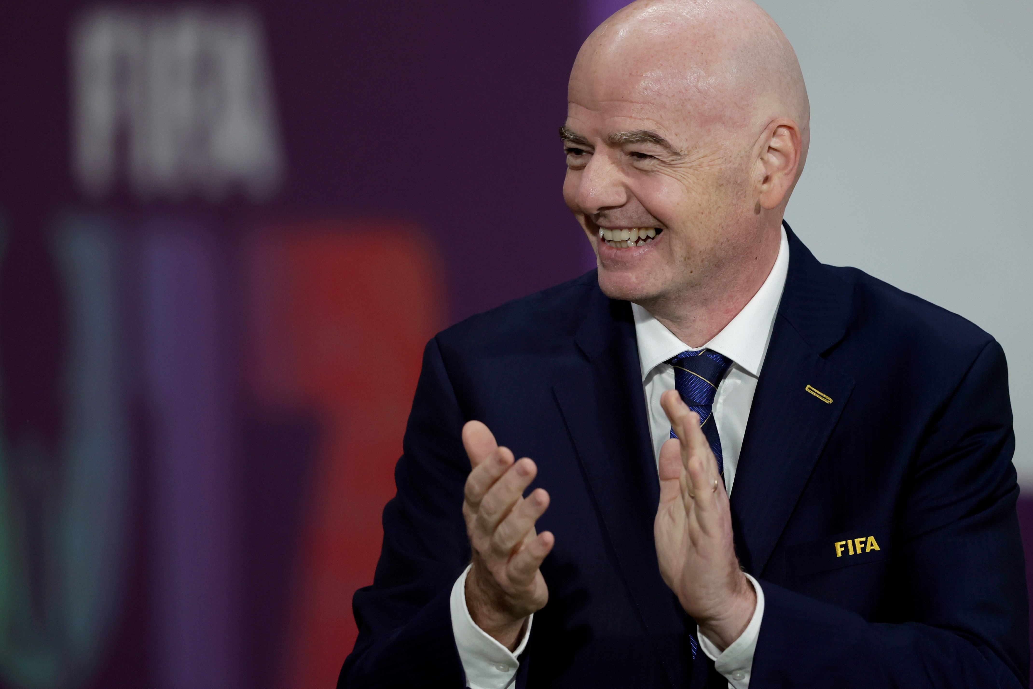 Gianni Infantino ligt opnieuw onder vuur na de ophef rond de opgeschorte schorsing van Folarin Balogun.