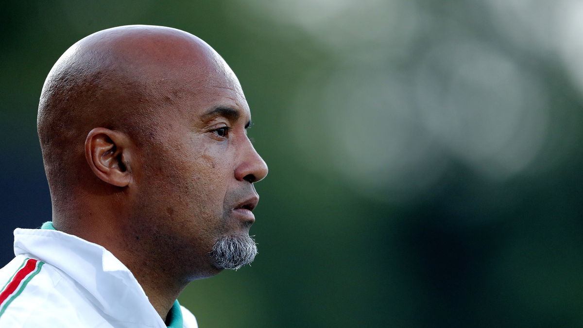 Dean Gorré tijdens zijn periode als bondscoach van Curaçao, waar hij samen met zijn zoon geschiedenis schreef op het wereldtoneel.