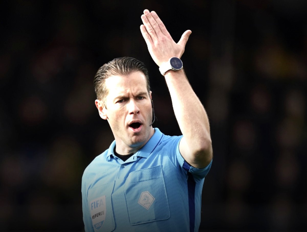 De beslissing van Danny Makkelie in het duel Feyenoord–PSV zorgt maanden later nog voor opschudding in Amsterdam. Read kreeg onterecht rood, PSV won en Ajax liep de landstitel mis