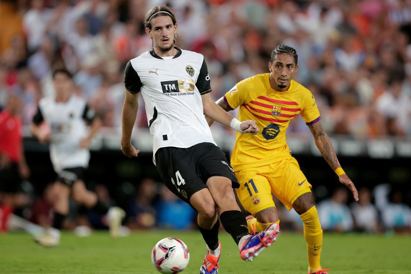 Yarek Gasiorowski in actie voor Valencia tegen Barcalona