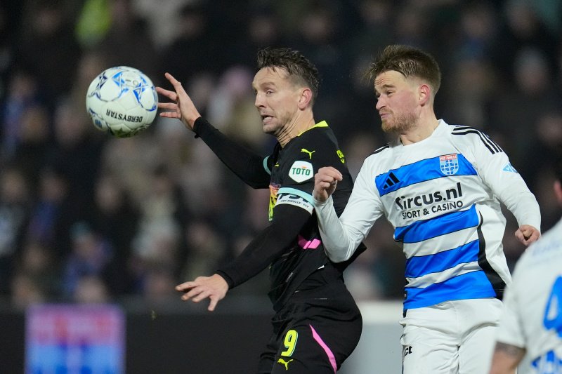 PSV blijft in het spoor van Feyenoord met overwinning op PEC