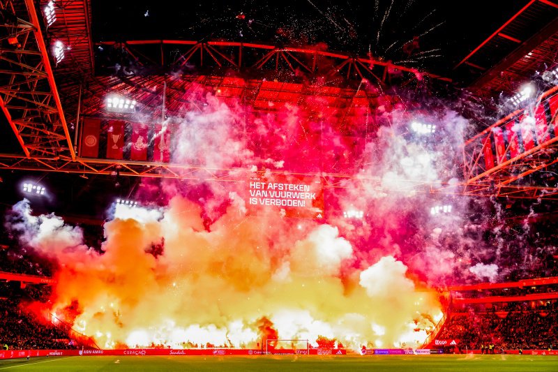 Vuurwerk tijdens Ajax - Groningen