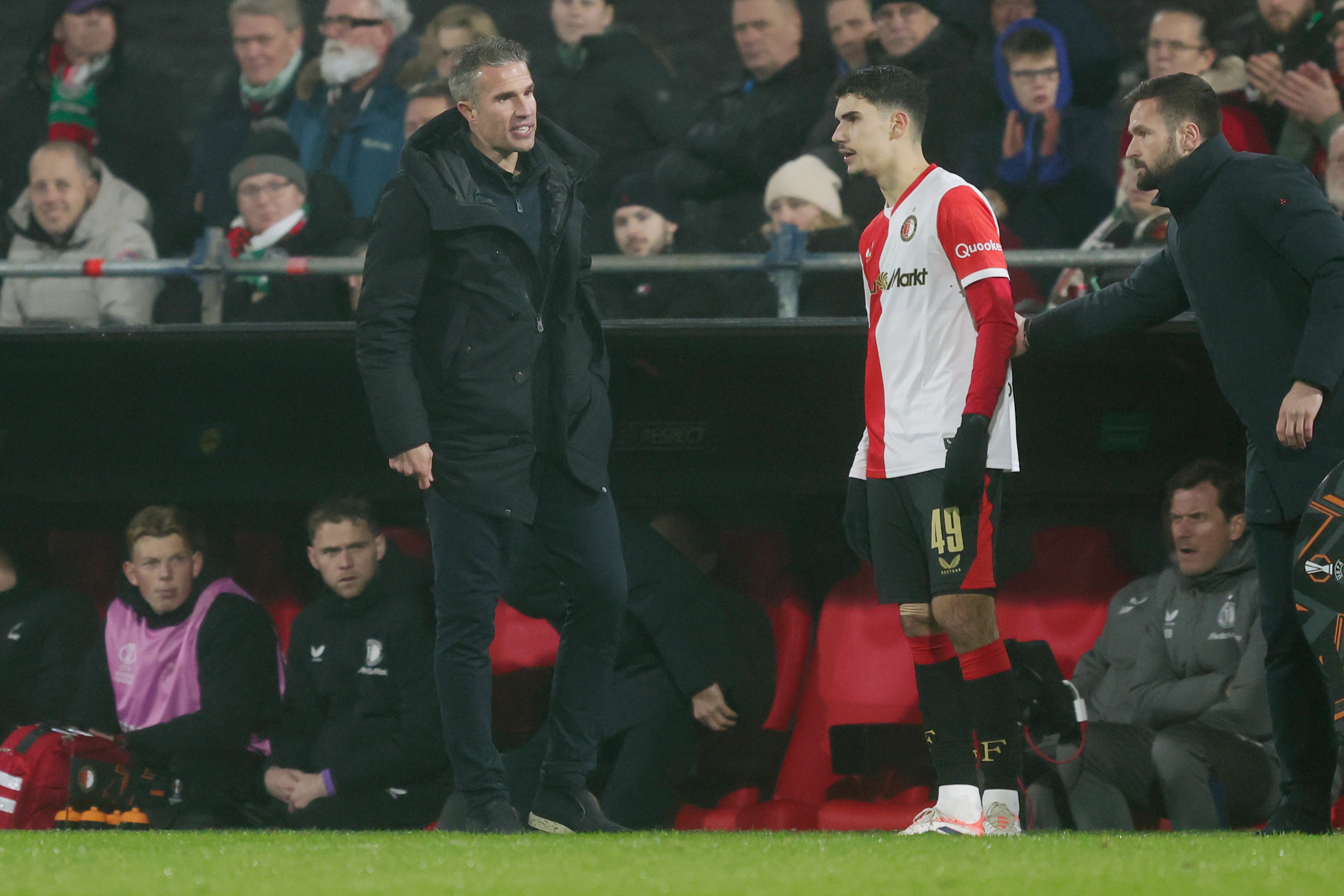 Shaqueel van Persie vertelt hoe de band met zijn vader Robin na diens vertrek als trainer van Feyenoord is veranderd.