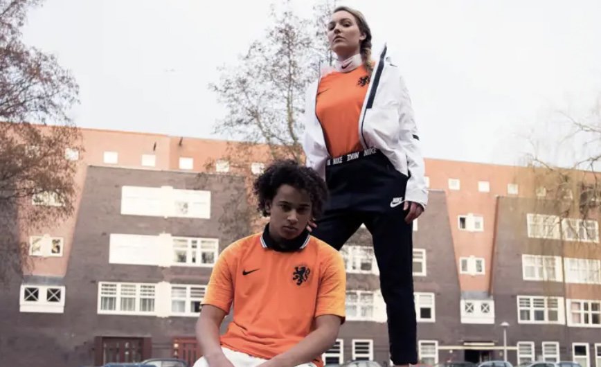 Het iconische oranje Nederlands elftal shirt is al meer dan een eeuw het symbool van nationale trots.