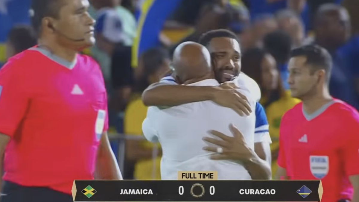 Curaçao viert het historische WK-ticket, ondanks felle kritiek uit Europa.