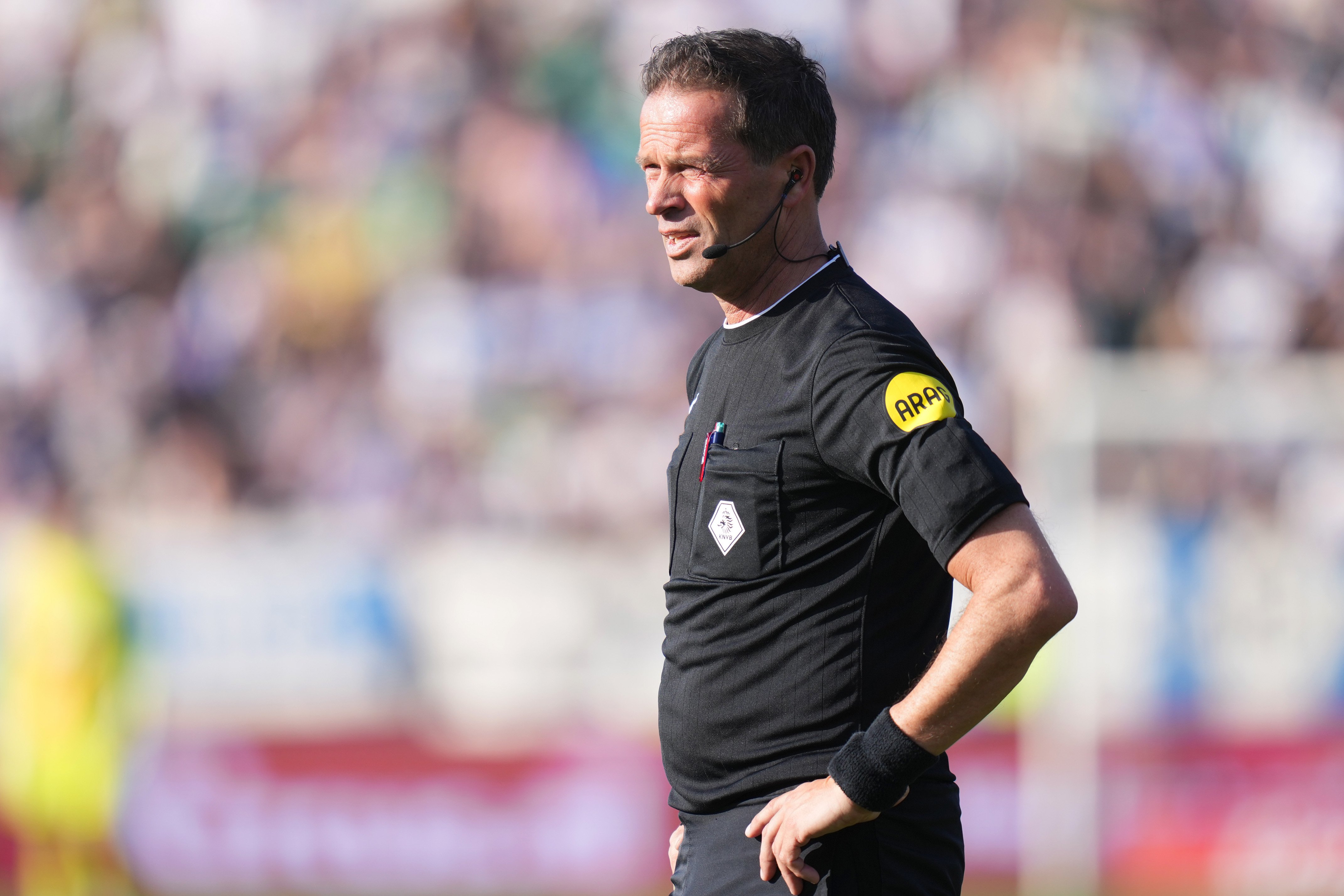 Verruwing in het voetbal neemt toe: scheidsrechter luidt noodklok