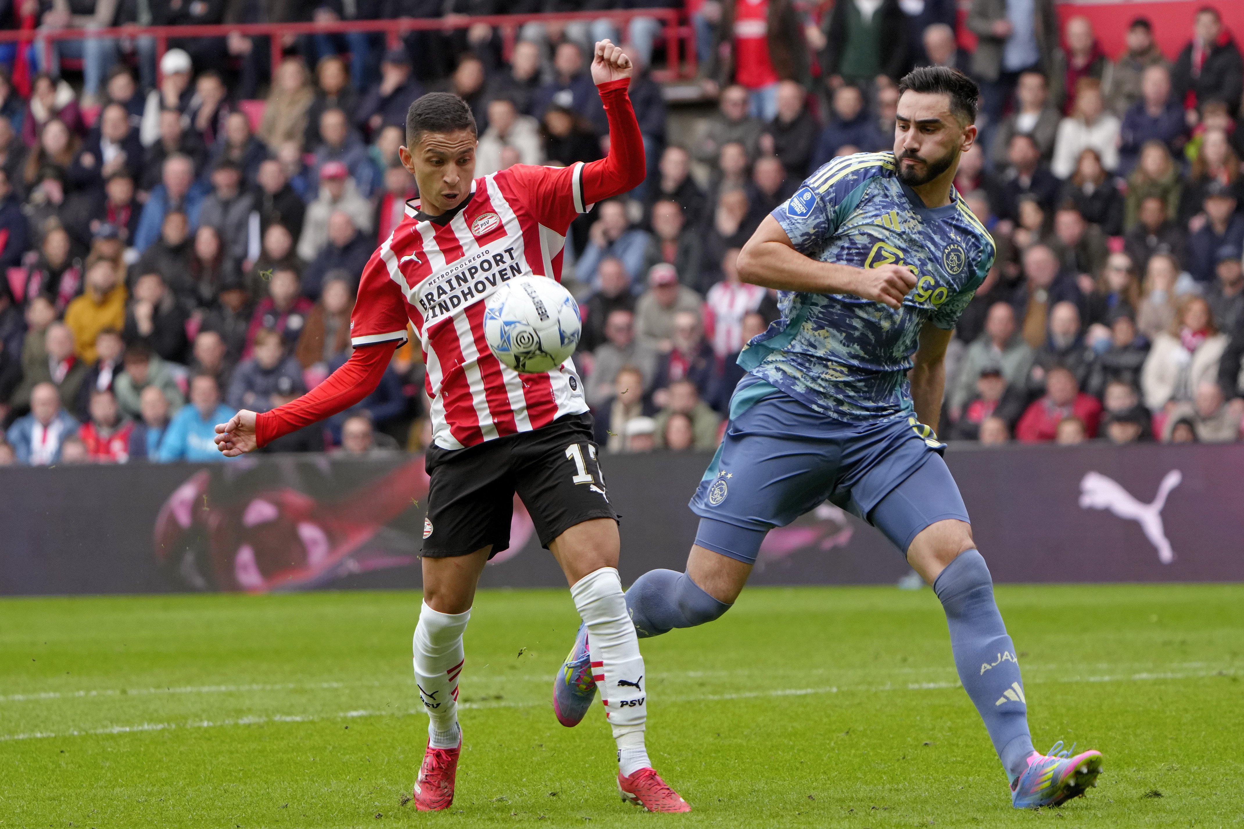 Mauro Junior en Josip Sutalo in duel