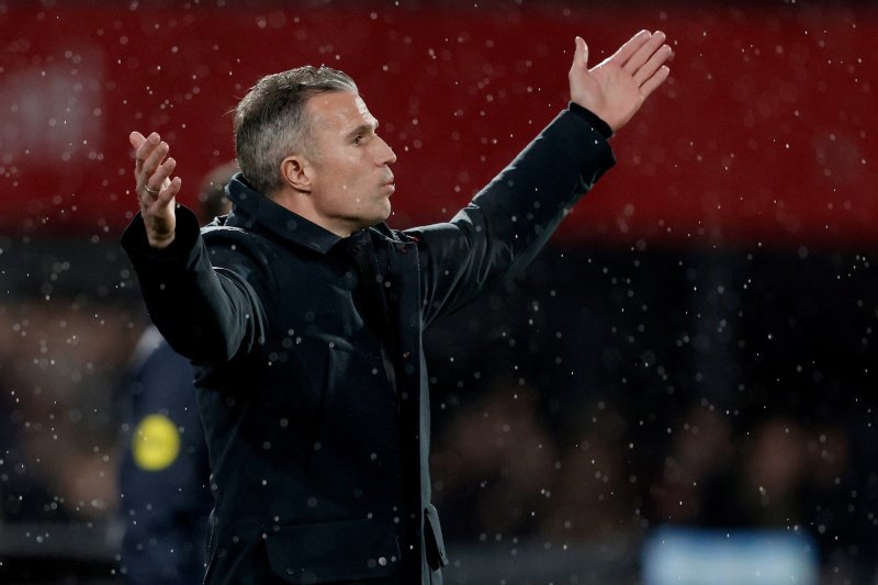 Feyenoord treft FCSB met noodformatie: Tengstedt en Plug starten