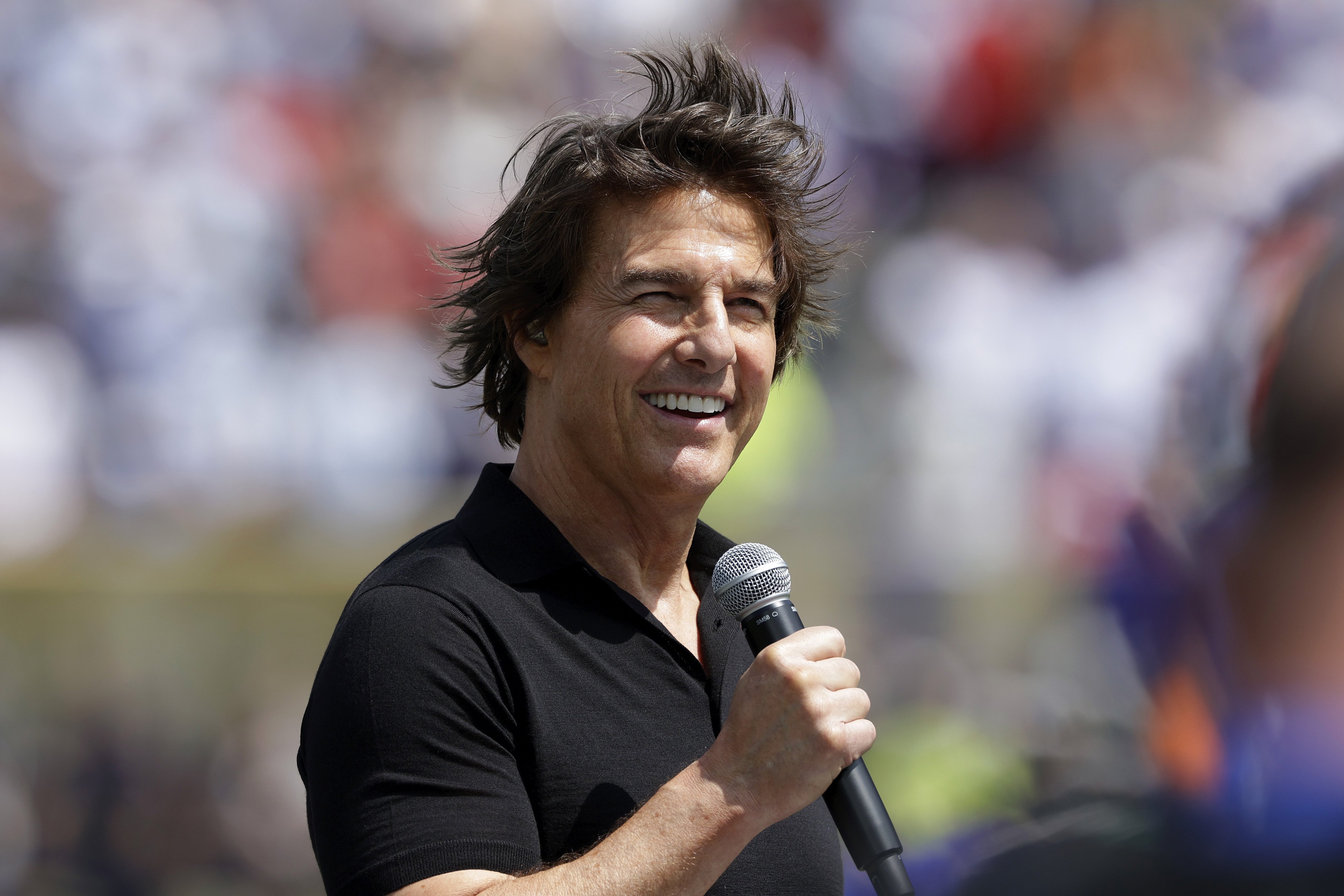 Tom Cruise zorgde met zijn verrassende optreden vlak voor de WK-finale voor verdeelde reacties onder voetbalfans wereldwijd.