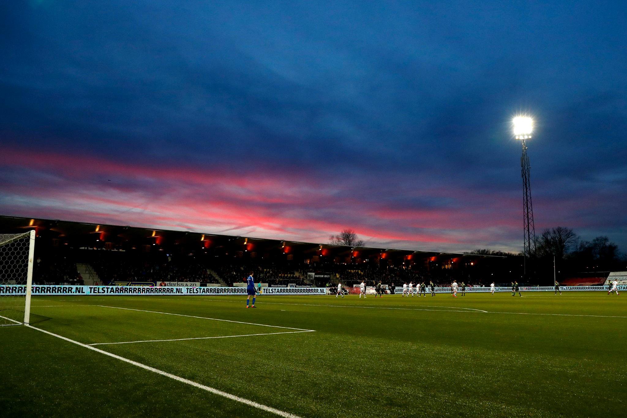 Telstar-stadion bij zonsondergang