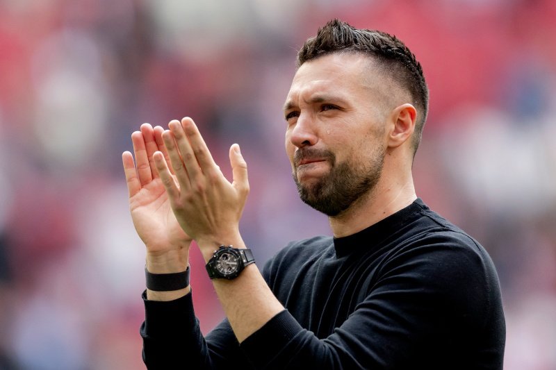 Farioli is zijn tranen niet de baas