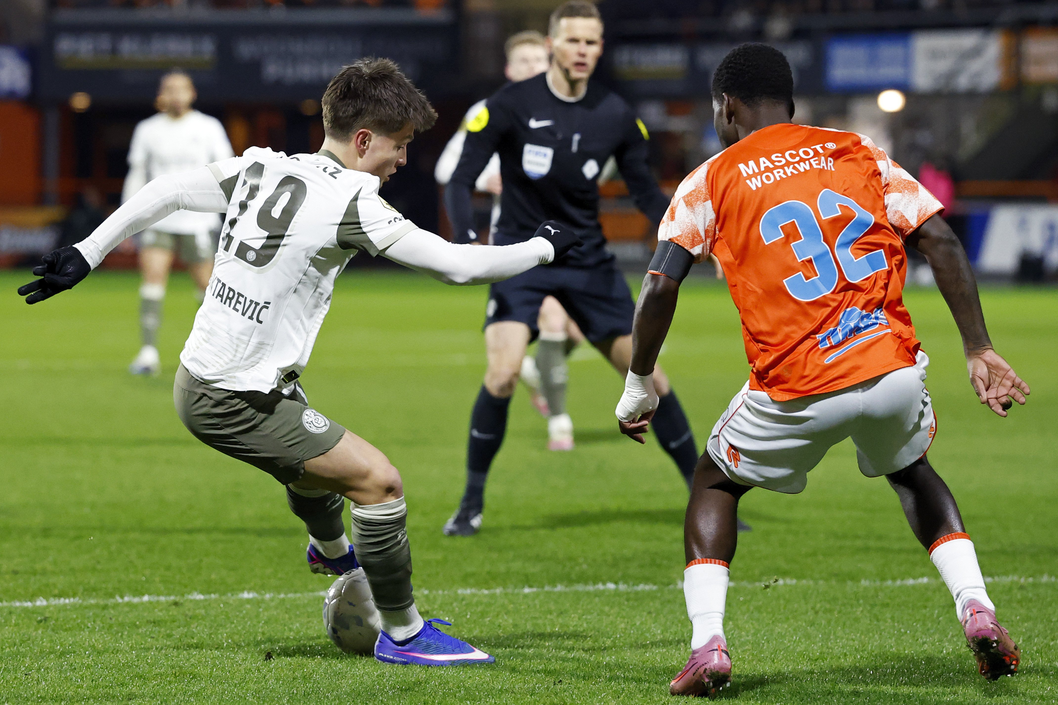 Esmir Bajraktarevic tijdens Volendam - PSV