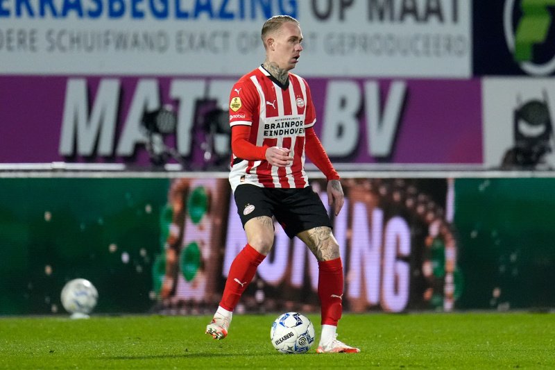 Rick Karsdorp speelt paniekvoetbal met zijn villa