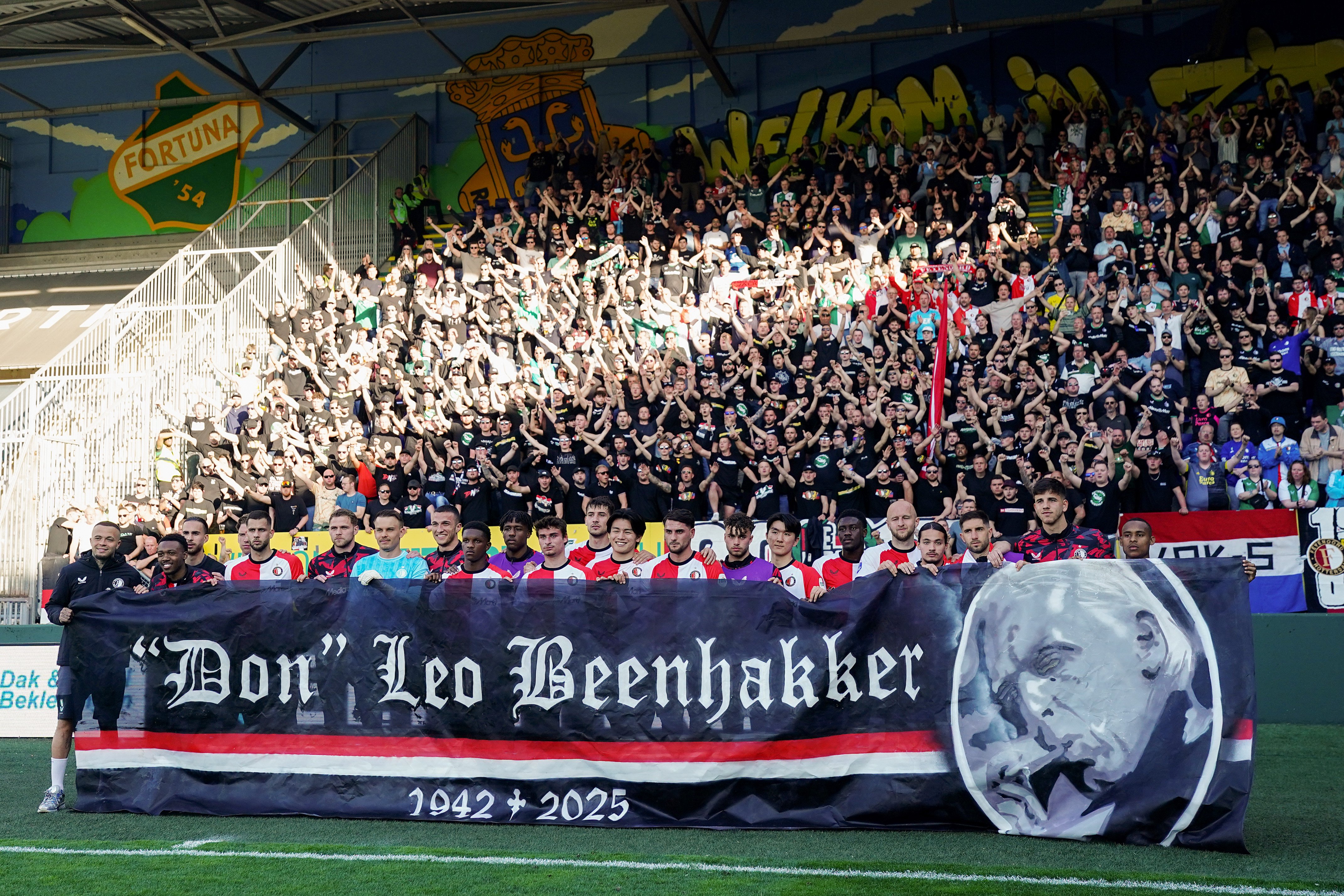 Feyenoord verloor in 2025 meerdere iconische namen uit de clubgeschiedenis, onder wie Leo Beenhakker, Rinus Israël en Ove Kindvall.