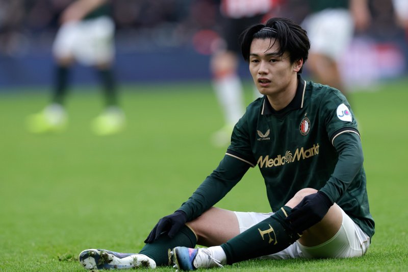 Een teleurgestelde Ayase Ueda