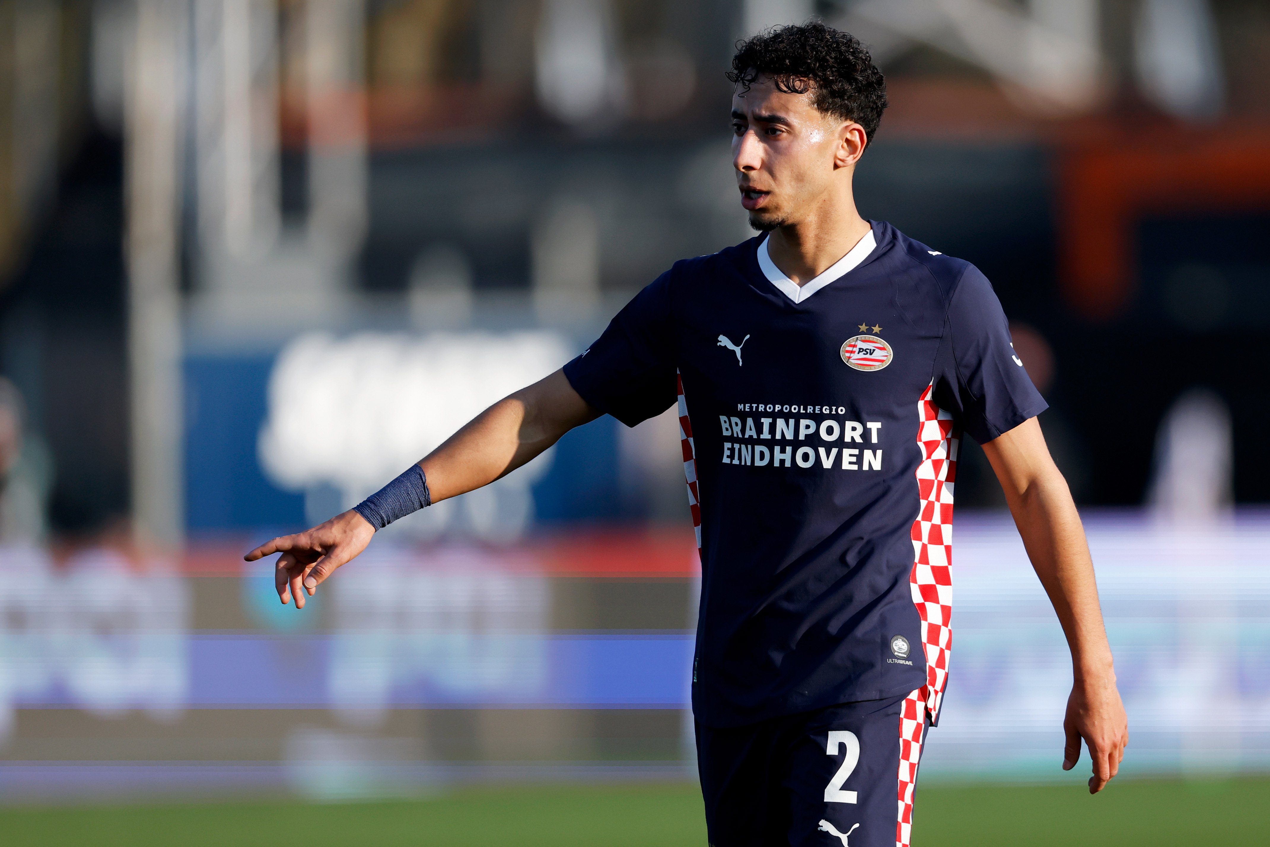 PSV met 10 man na rode kaart Salah-Eddine
