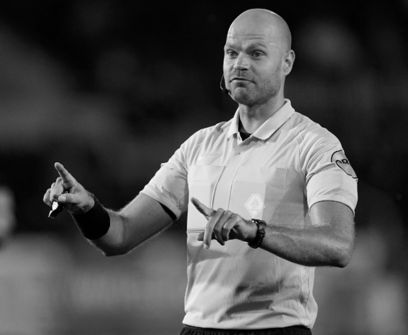 Scheidsrechter Rob Dieperink is op 38-jarige leeftijd overleden. Vanuit de KNVB en de Nederlandse voetbalwereld stromen de steunbetuigingen binnen.