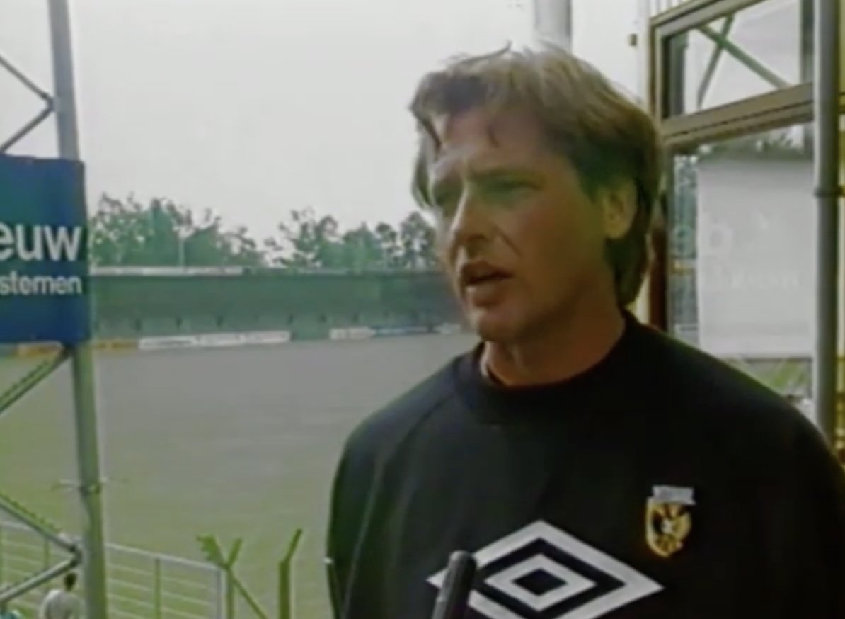 Voormalig Vitesse-coach Herbert Neumann spoorloos in Duitsland. Leeft afgezonderd, problemen met alcohol en verslaving