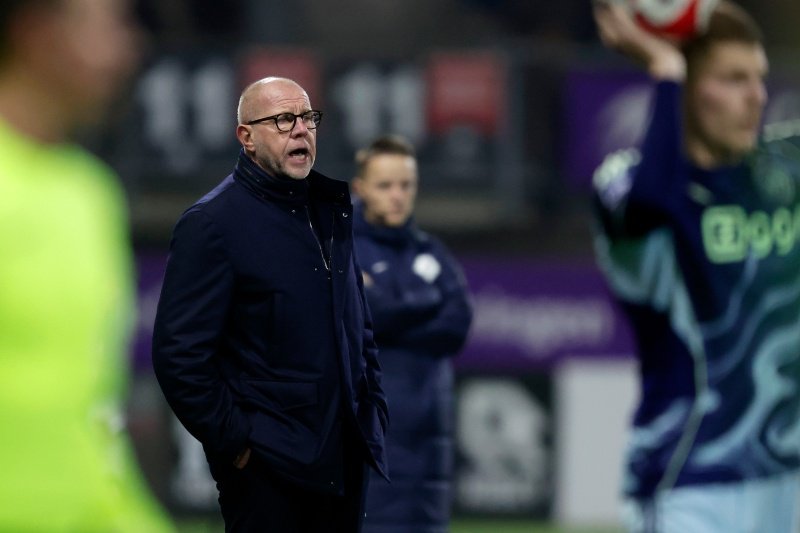 NEC met 10 man en Ajax-fans vrezen voor warmloper: Waag het niet Grim