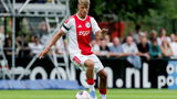 Van Ajax naar de Premier League op je achttiende: vloek of zegen?