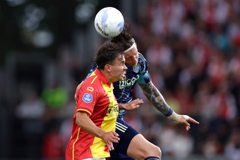 Duel tussen Weghorst en Deijl