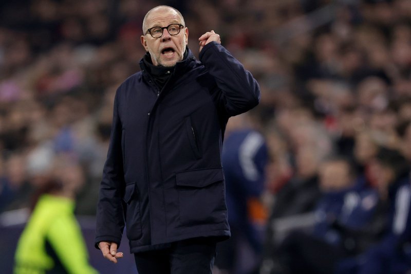 Fred Grim langs de zijlijn