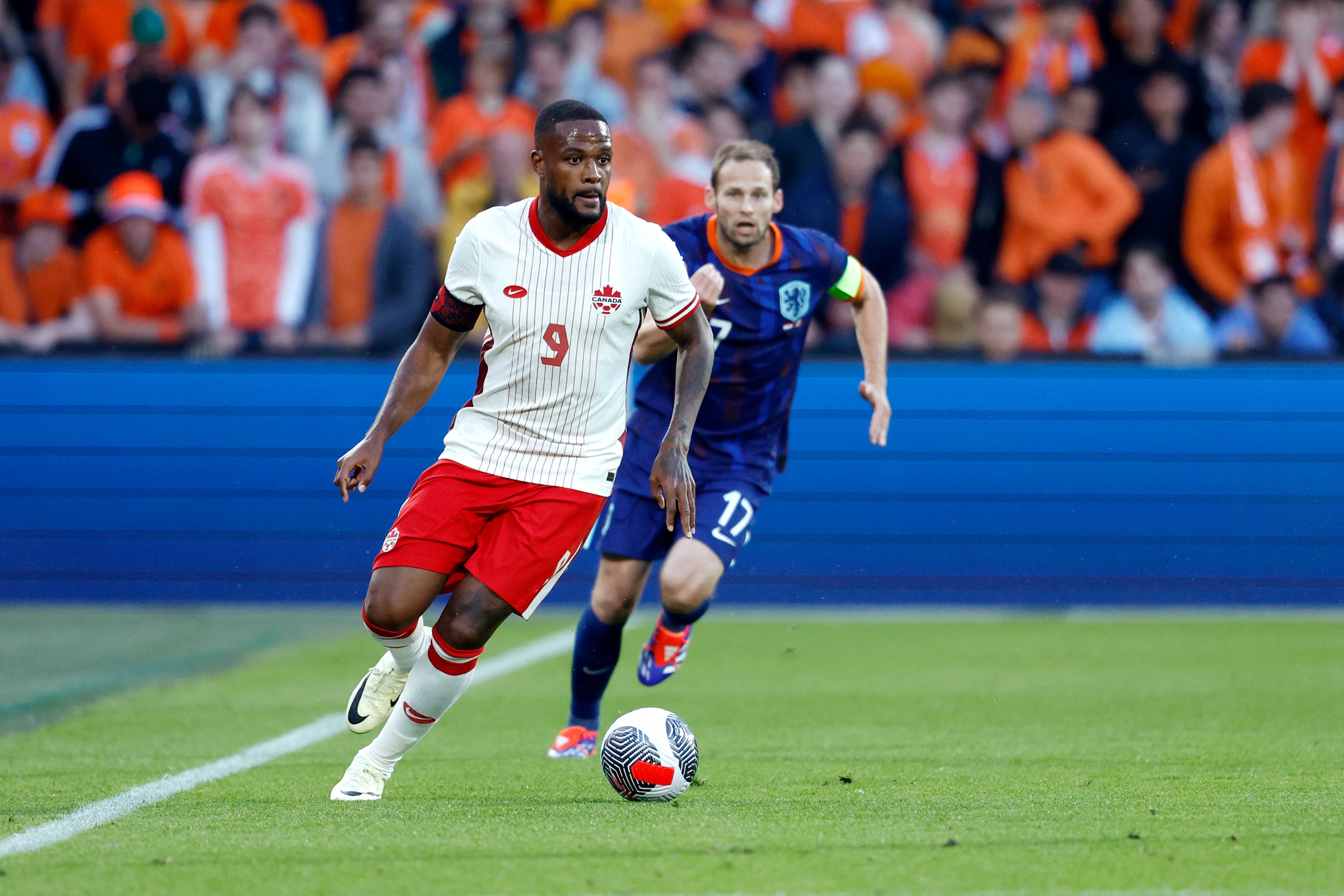 cyle larin in duel met daley blind