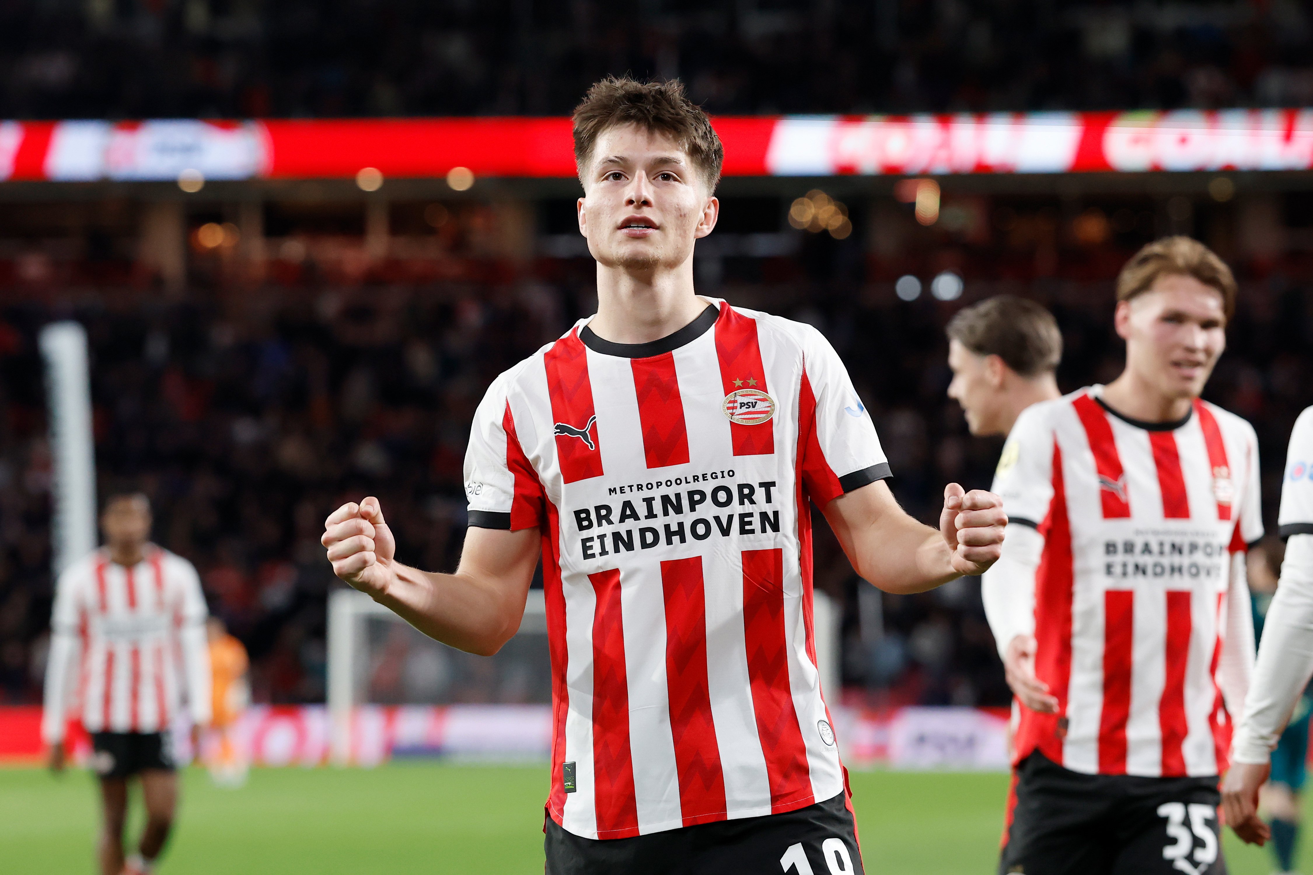 Esmir Bajraktarević was tweemaal trefzeker en tweemaal aangever in de 6-1 overwinning van PSV