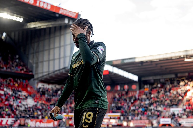 Van Persie staat voor pijnlijke keuze rond Sterling bij Feyenoord