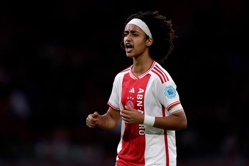 Lily Yohannes maakte voor 450 duizend euro een transfer van ajax naar Olympique Lyon.