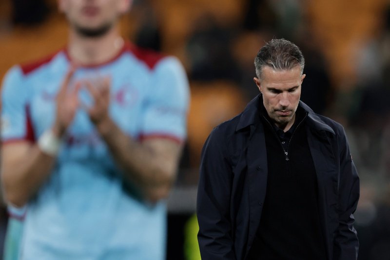 Robin van Persie staat niet alleen onder grote druk