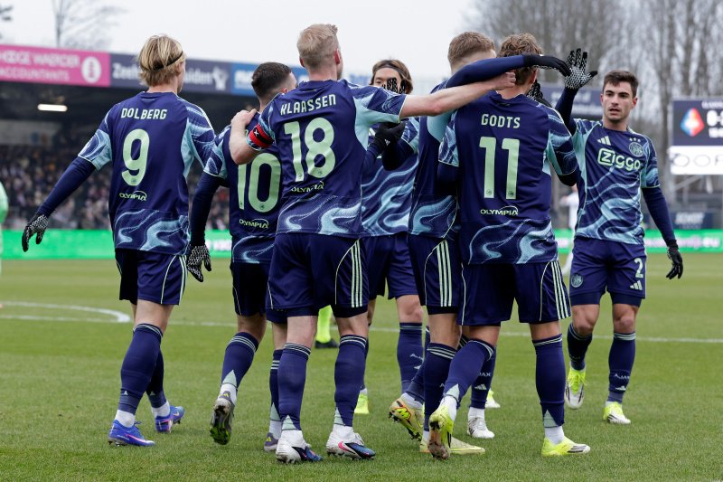Ajax viert één van zijn twee goals 