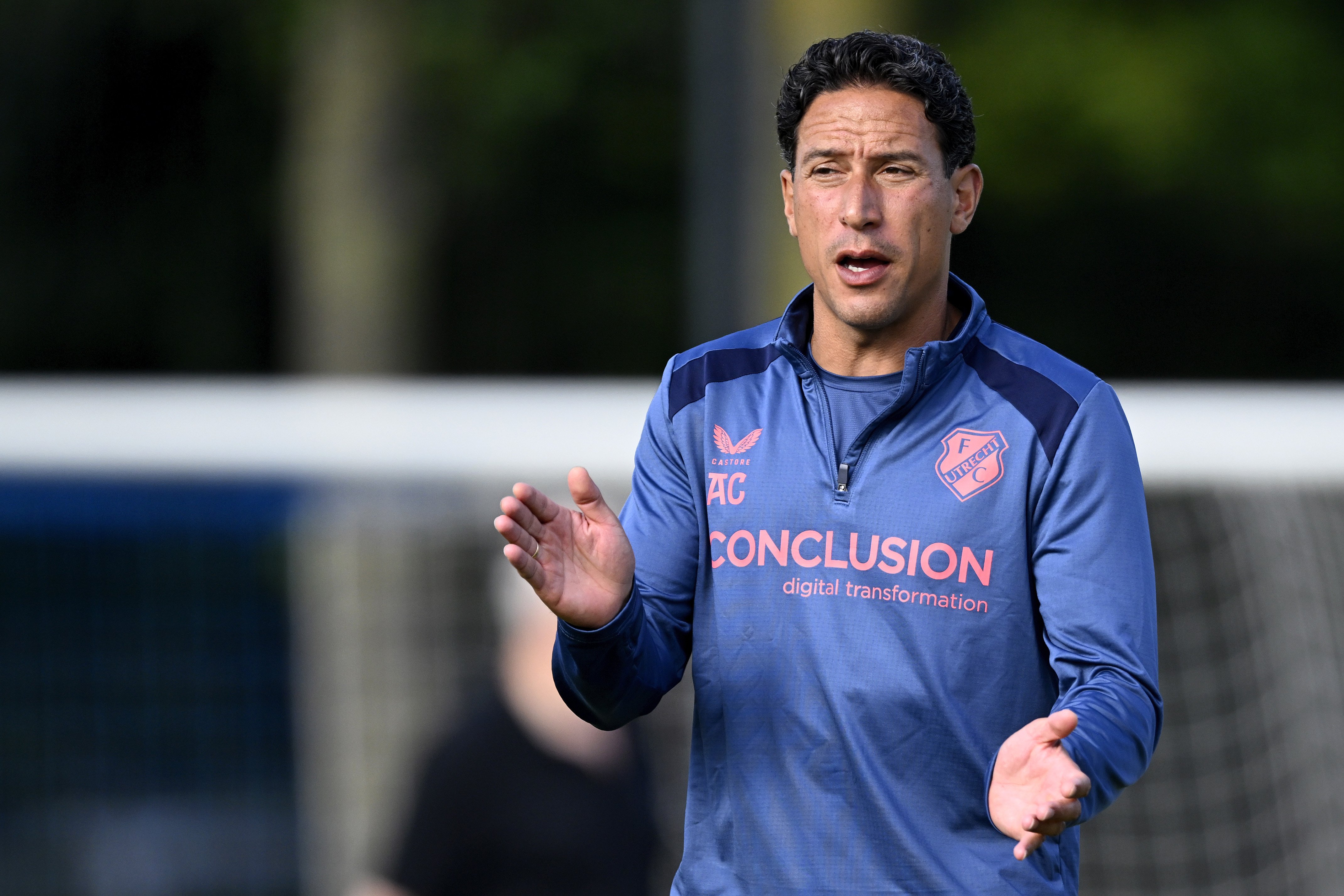 Anthony Correia maakt tijdens de voorbereiding direct duidelijk dat bij FC Utrecht iedereen opnieuw moet knokken voor een basisplaats.