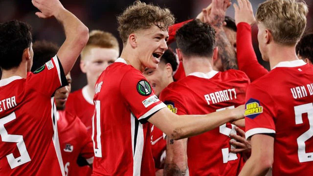 Peer doet broer na: AZ-goal tegen Noah roept WK-flashbacks van Nederland - Argentinië op