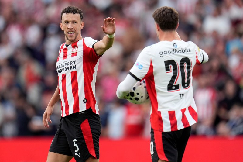 Perisic en Til vieren de gelijkmaker