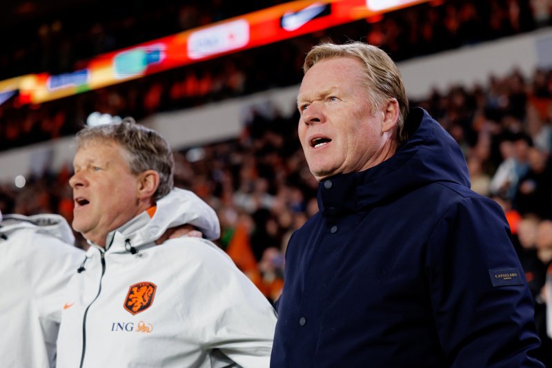 Ronald Koeman langs de lijn namens Oranje