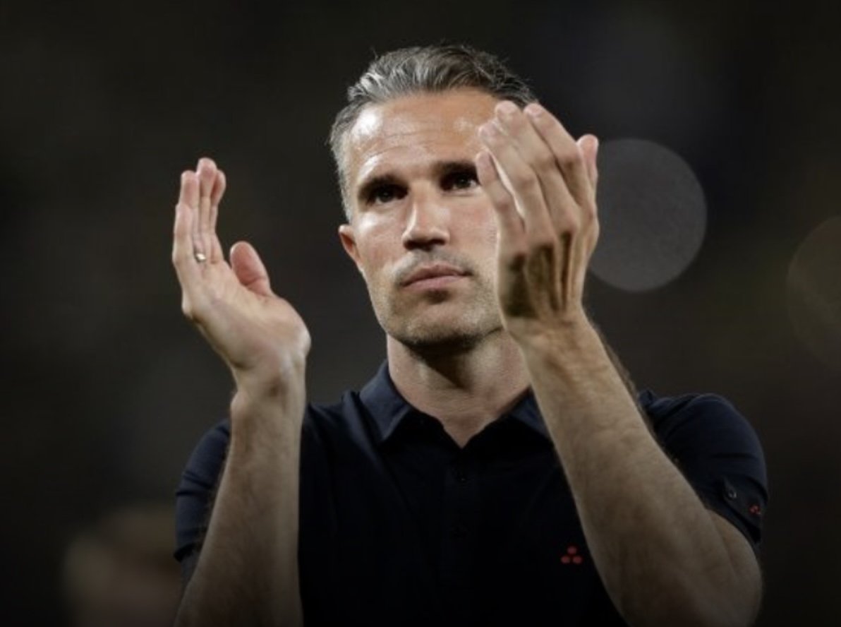 Robin van Persie ziet zijn Feyenoord verdedigend en aanvallend domineren in de Eredivisie.
