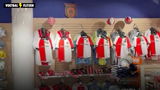 Ajax-tenues vervangen door Feyenoord-shirts: humor op Schiphol