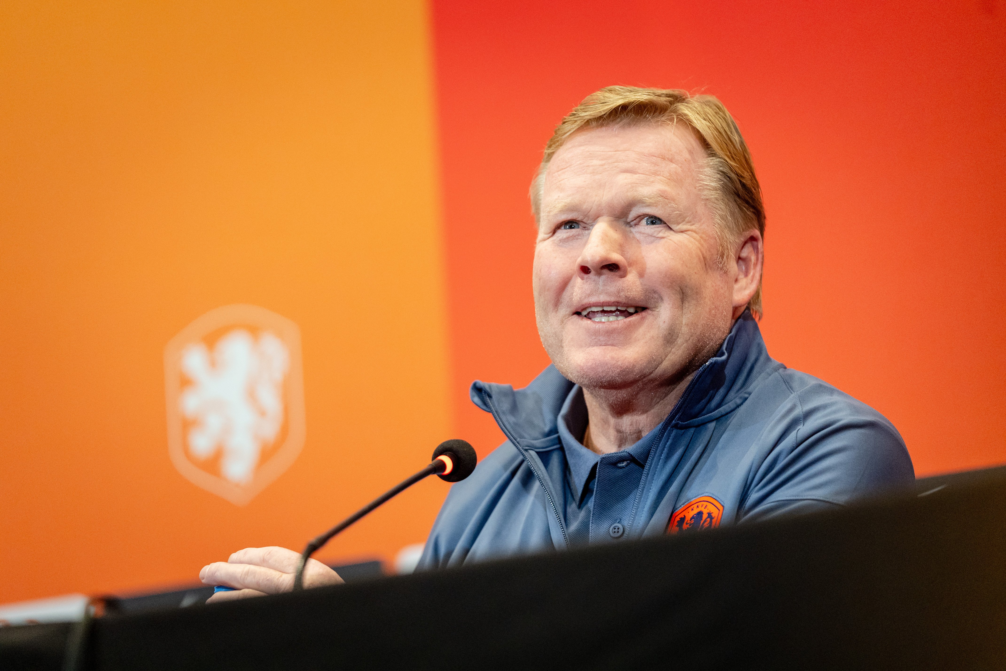 Ronald Koeman tijdens een training van Oranje, dat zich in New York voorbereidt op het WK met een oefenduel tegen Oezbekistan.