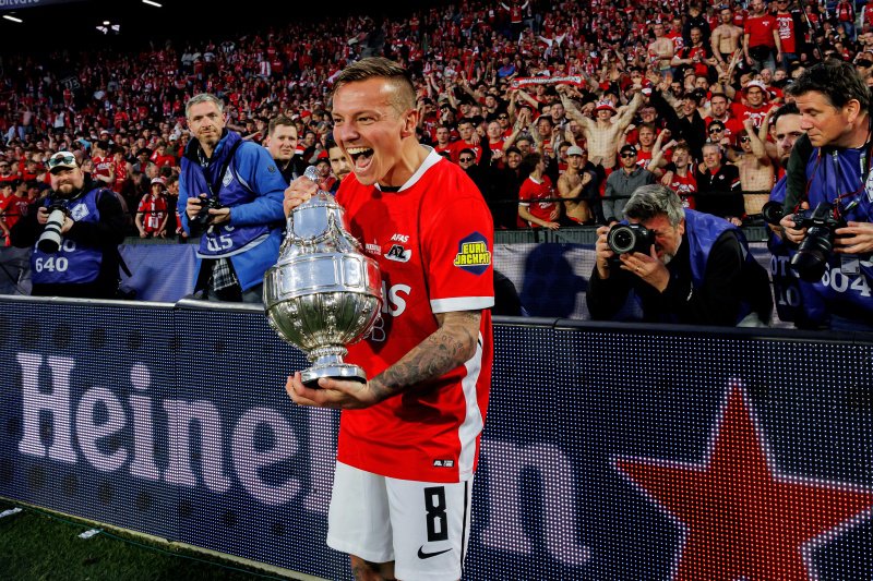 Bekerwinaar Jordy Clasie zet zijn appartement te koop