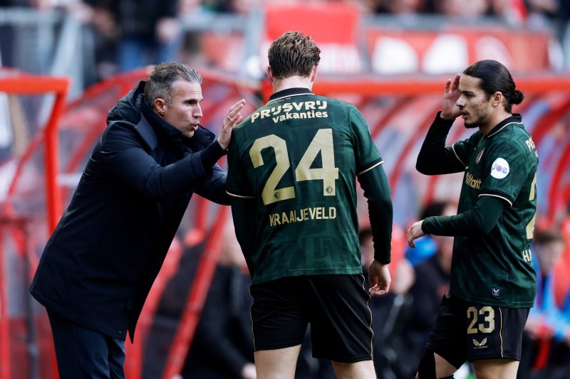 Feyenoord-fans geven kritiek op jeugdspeler: waarom basis?