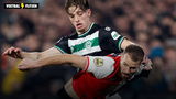 Luciano Valente in duel met Feyenoorder Bart Nieuwkoop. De middenvelder speelt volgend seizoen zélf in het rood-wit van de Rotterdammers.