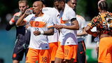 Oranje wint tegen Oezbekistan, maar ziet WK-basisklant geblesseerd uitvallen