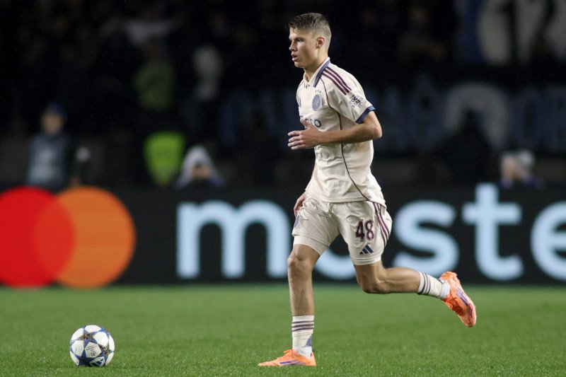 Sean Steur in actie tegen Qarabag in de Champions League